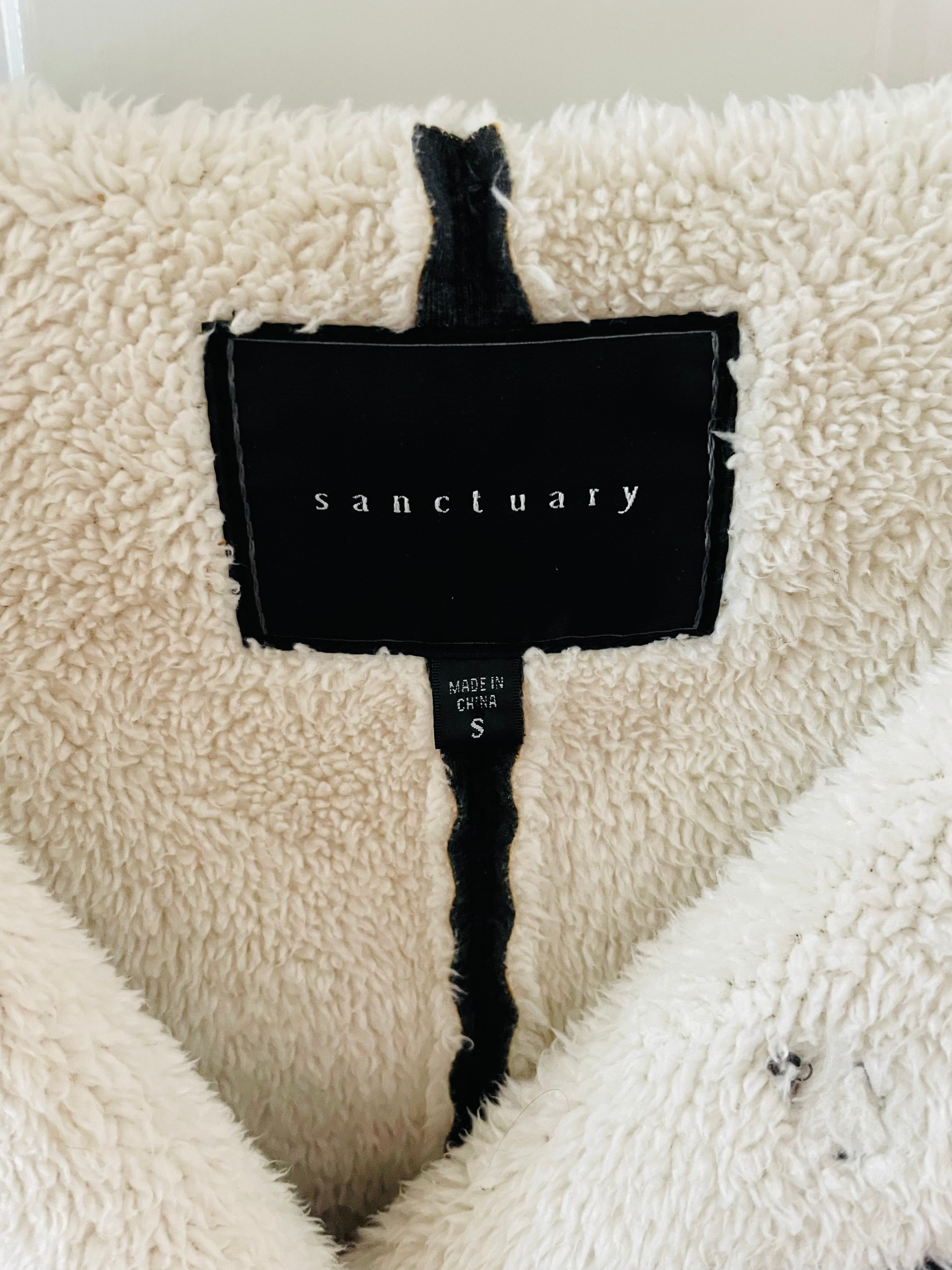 Sanctuary gray jacket with cream Sherpa trim and lining ￼
