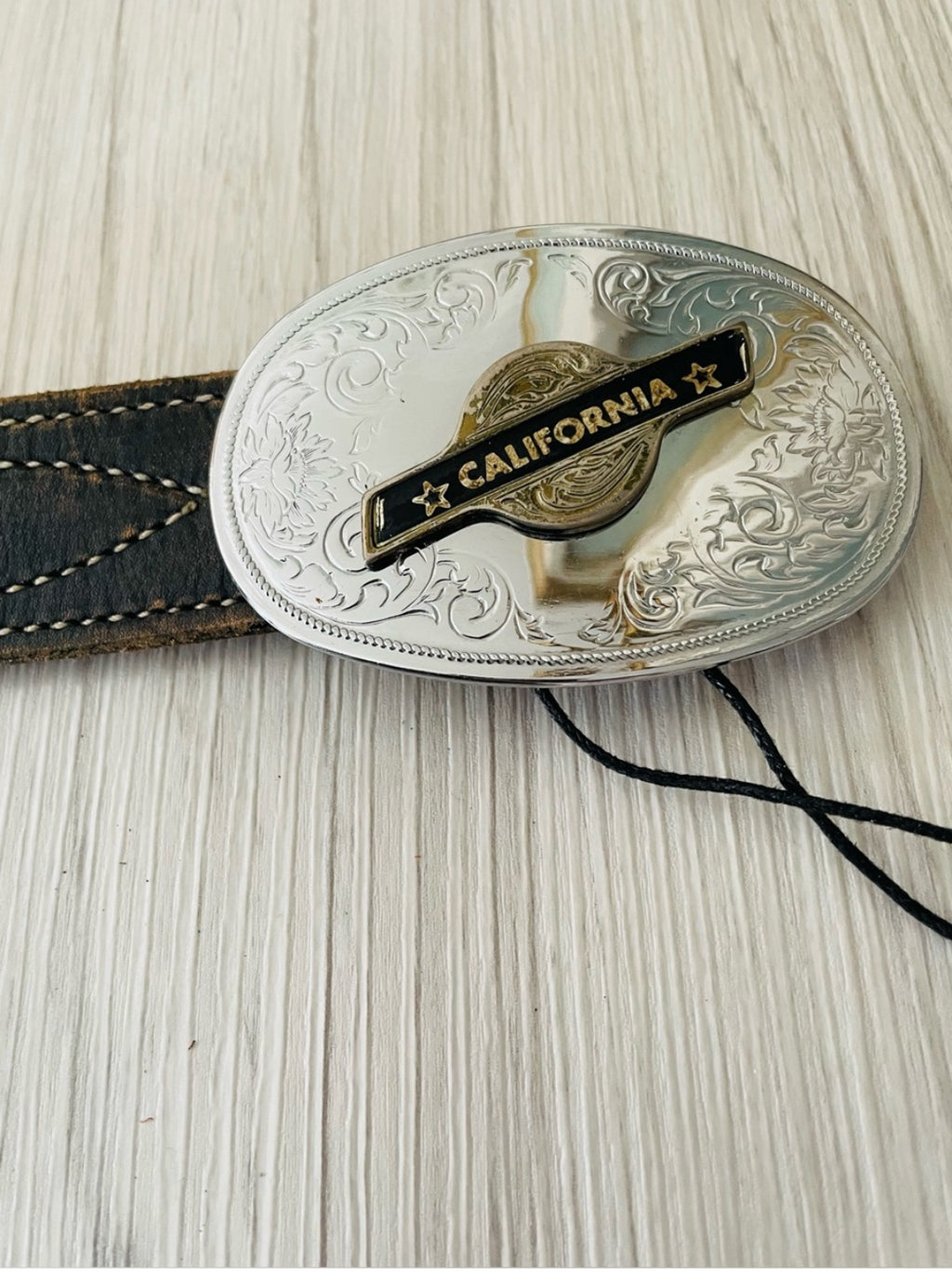Vintage brown leather belt with California silver buckle medallion￼