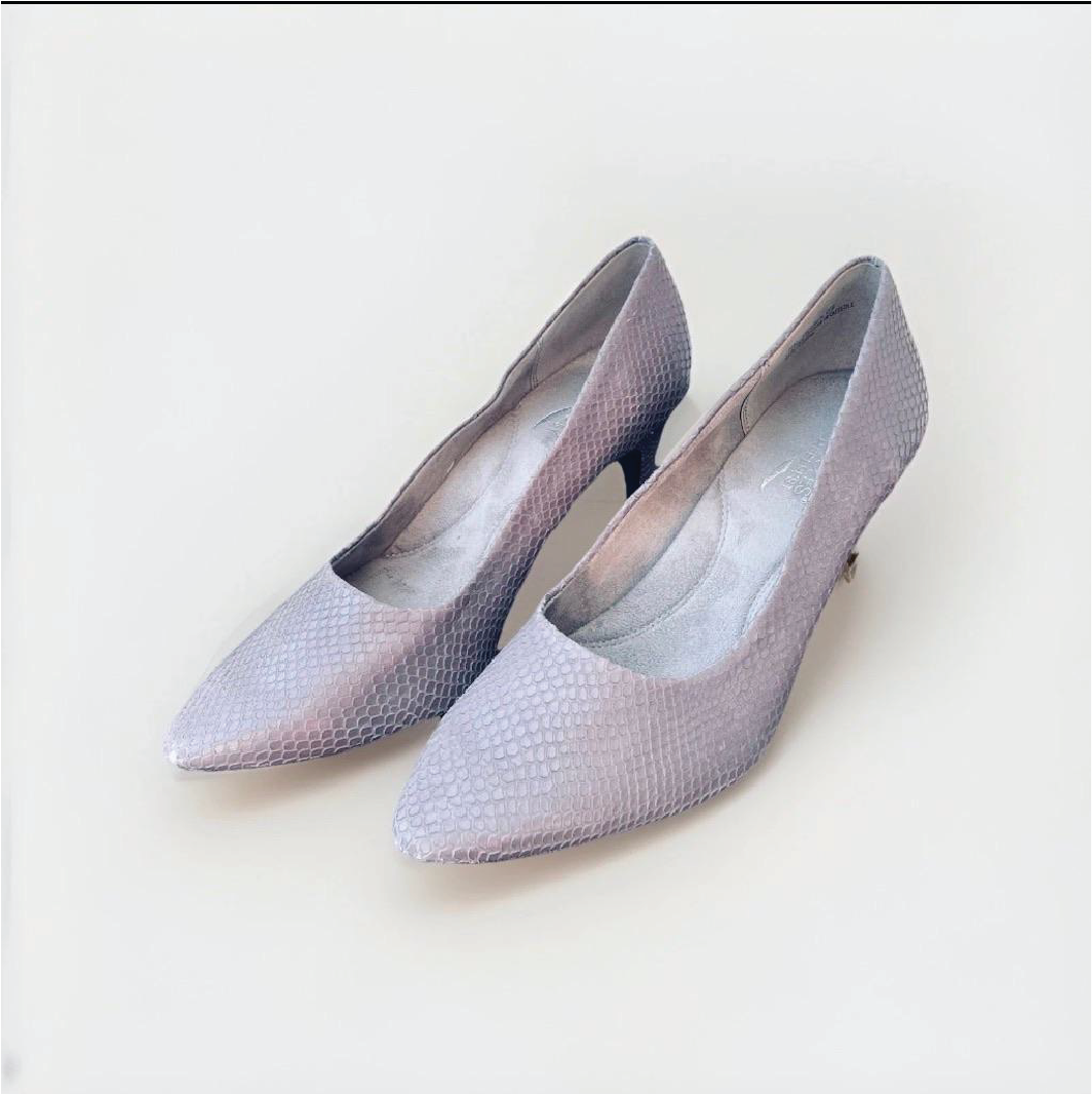 Snakeskin-Embossed Pointed Pumps